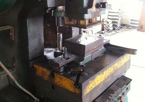 车间冲床